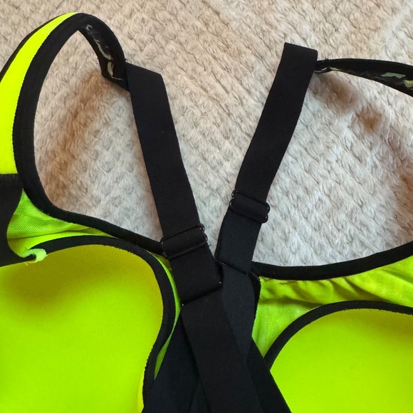 Victoria’s Secret VSX Knockout front closure sports bra Multicolor print 34C - Picture 7 of 14